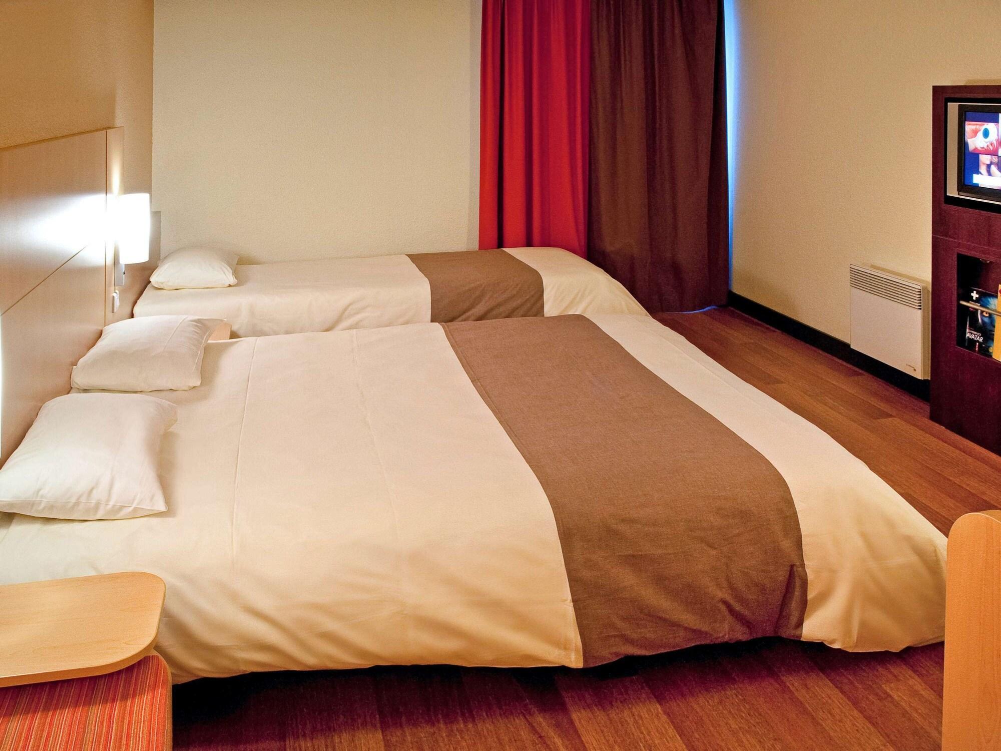 Ibis Rennes Beaulieu Hotel เซซง เซวินเญ ภายนอก รูปภาพ