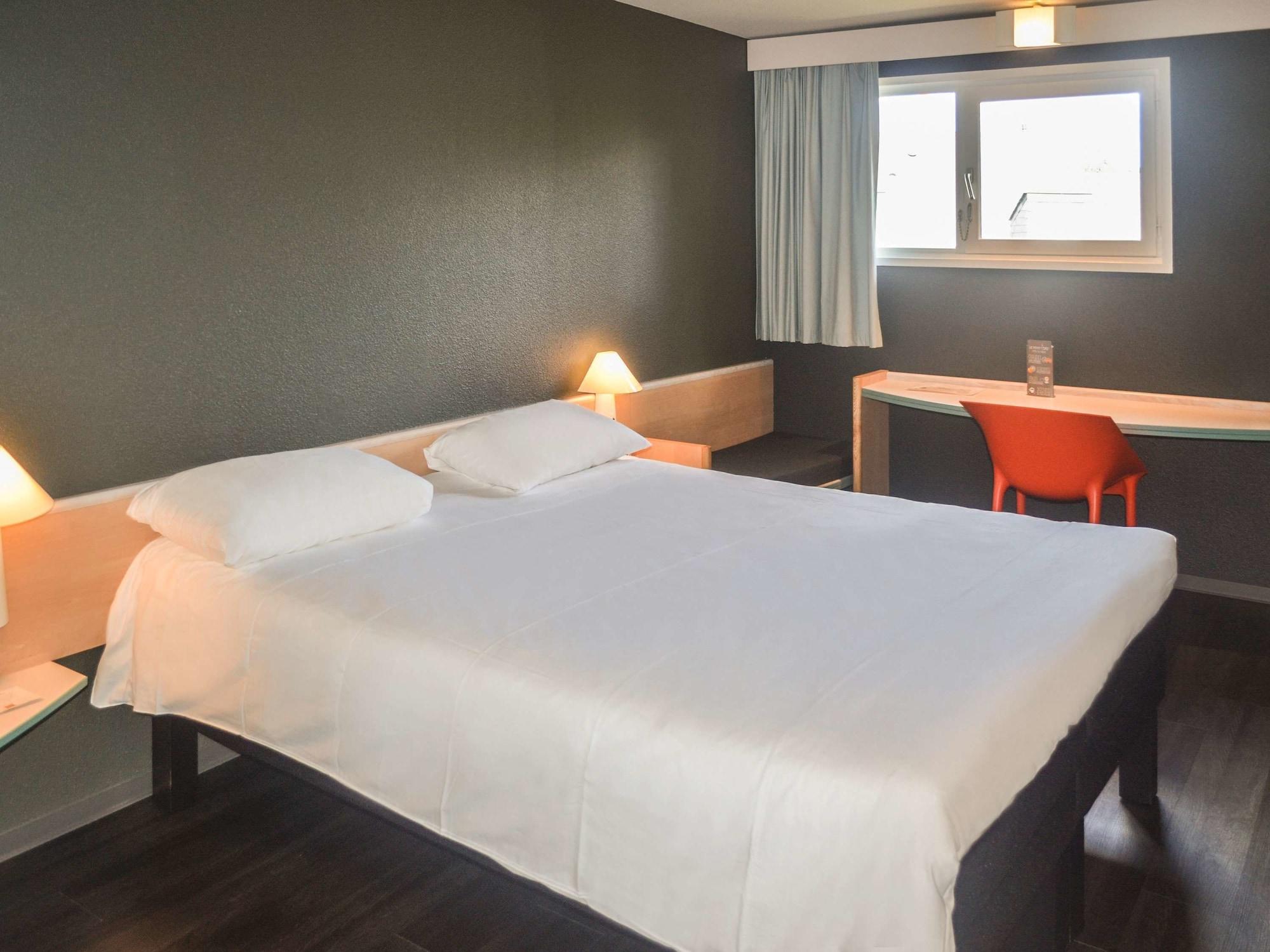 Ibis Rennes Beaulieu Hotel เซซง เซวินเญ ภายนอก รูปภาพ