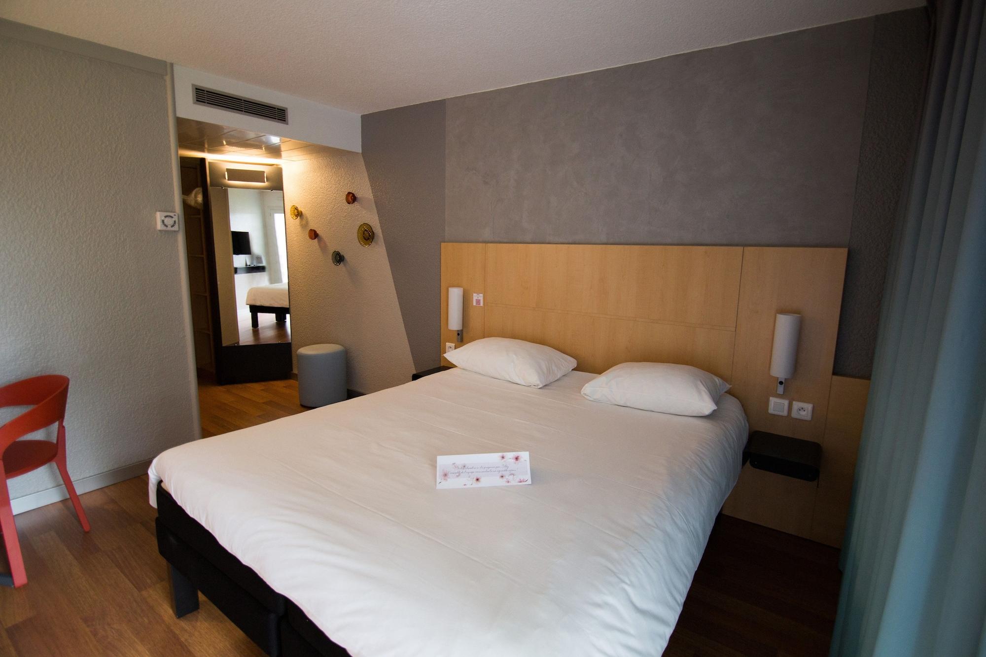 Ibis Rennes Beaulieu Hotel เซซง เซวินเญ ภายนอก รูปภาพ