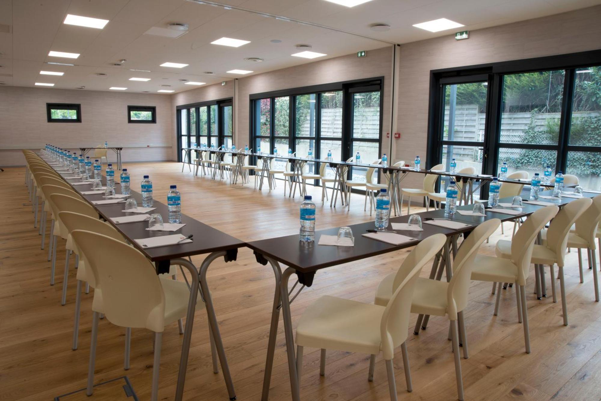 Ibis Rennes Beaulieu Hotel เซซง เซวินเญ ภายนอก รูปภาพ