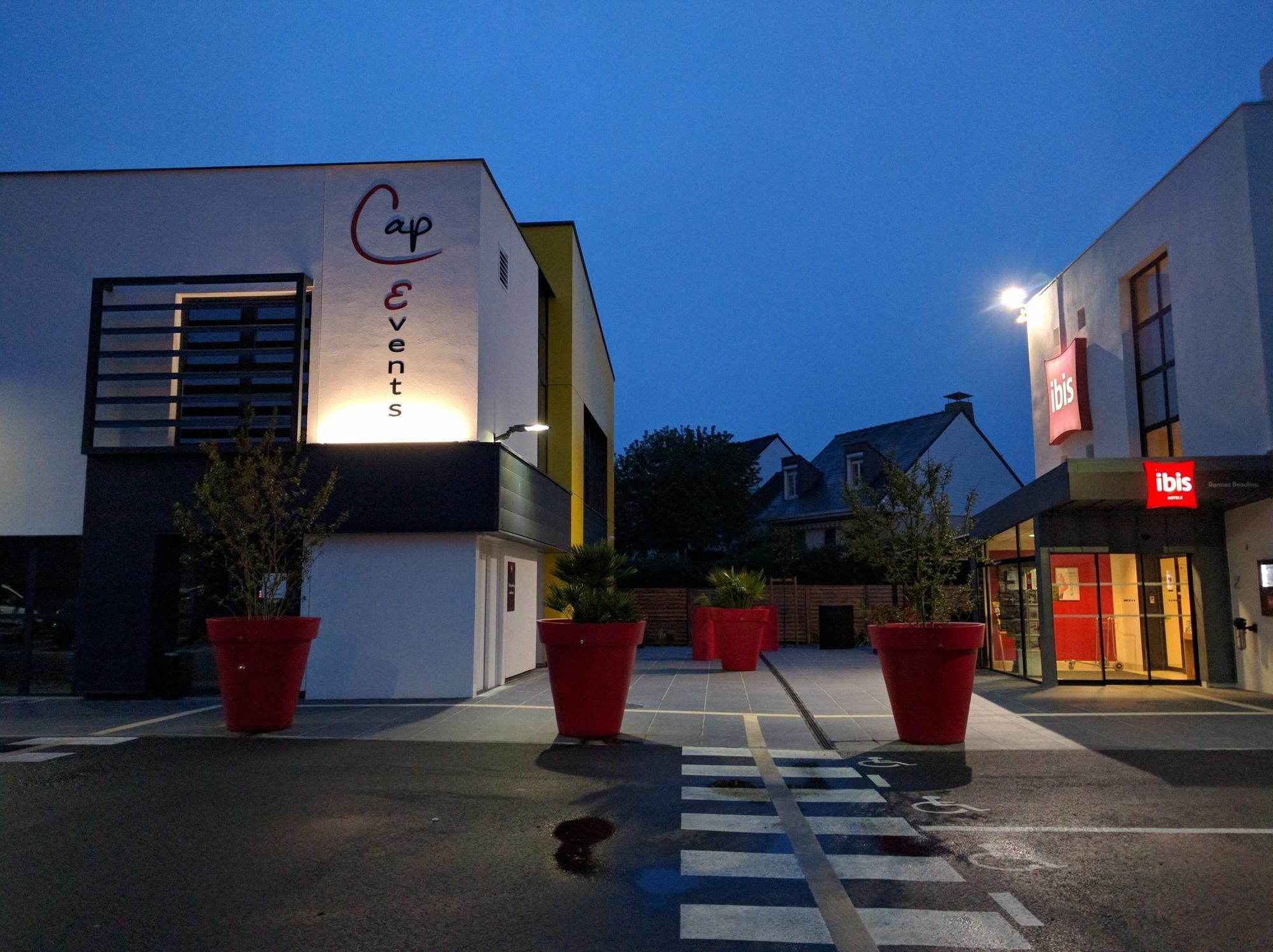 Ibis Rennes Beaulieu Hotel เซซง เซวินเญ ภายนอก รูปภาพ