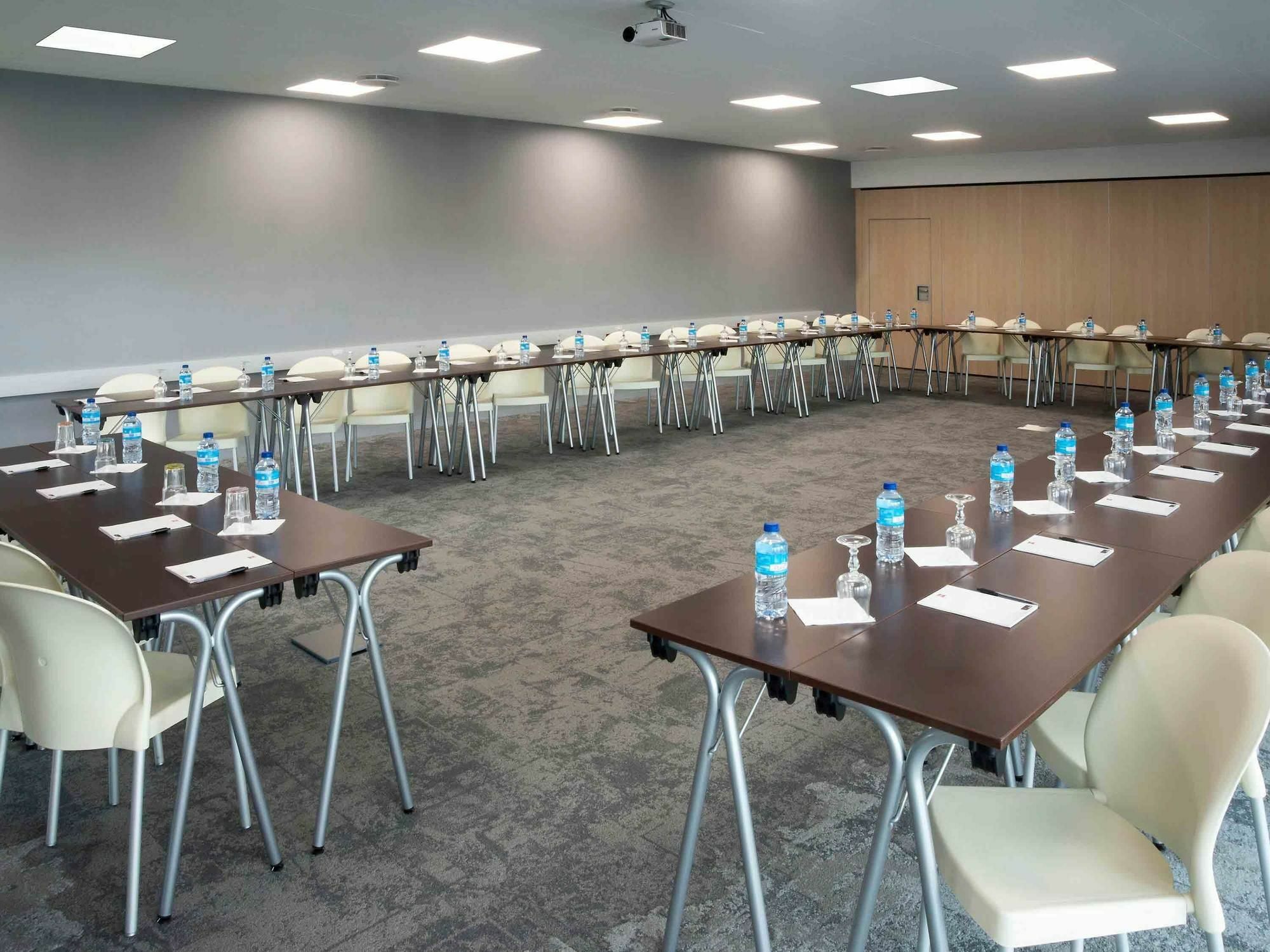 Ibis Rennes Beaulieu Hotel เซซง เซวินเญ ภายนอก รูปภาพ