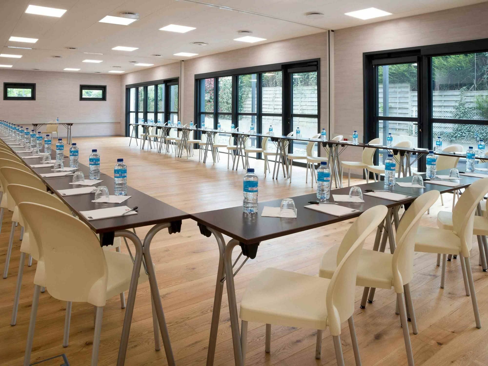 Ibis Rennes Beaulieu Hotel เซซง เซวินเญ ภายนอก รูปภาพ
