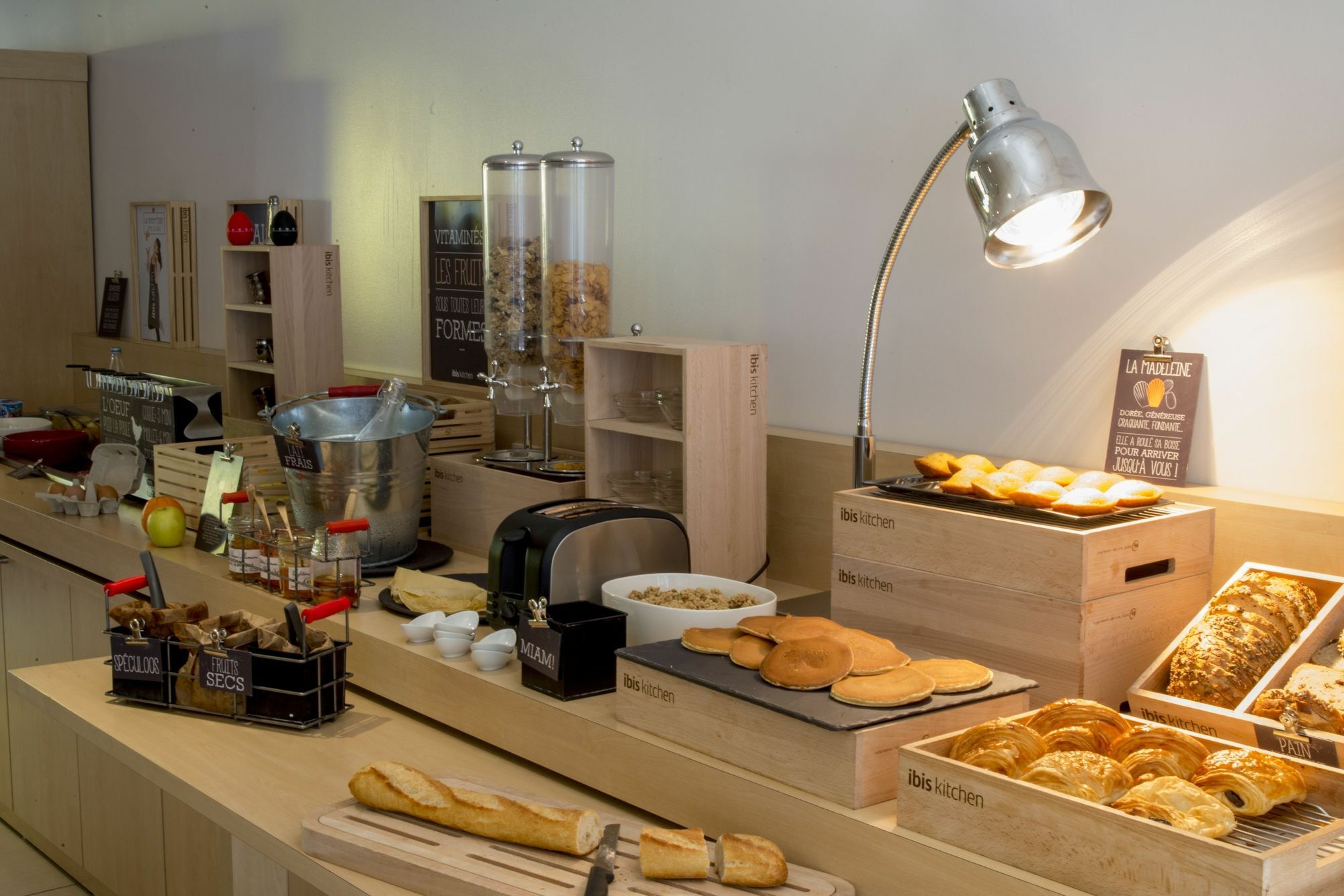 Ibis Rennes Beaulieu Hotel เซซง เซวินเญ ภายนอก รูปภาพ